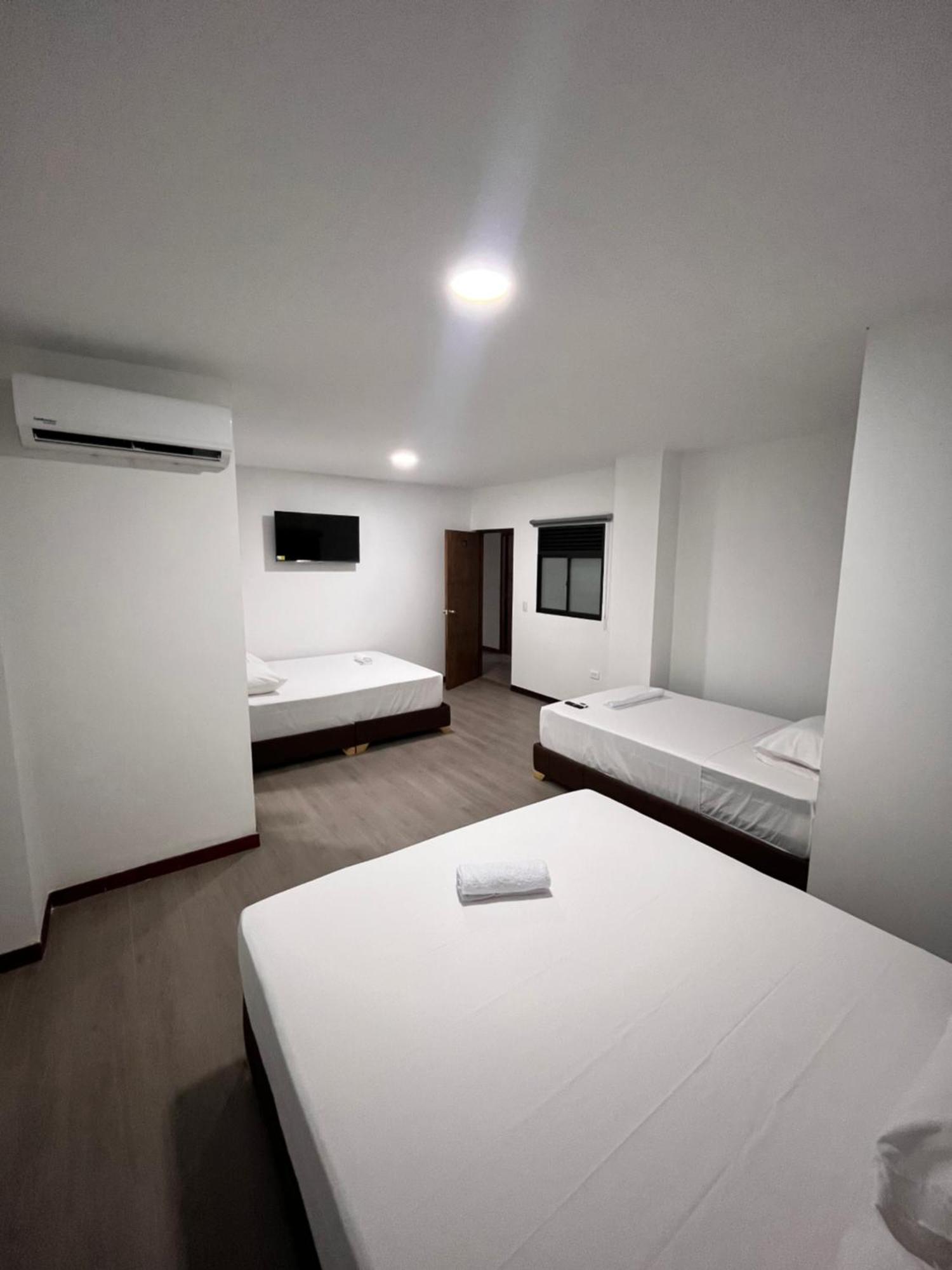 Hotel Gallery By 70 Меделин Екстериор снимка