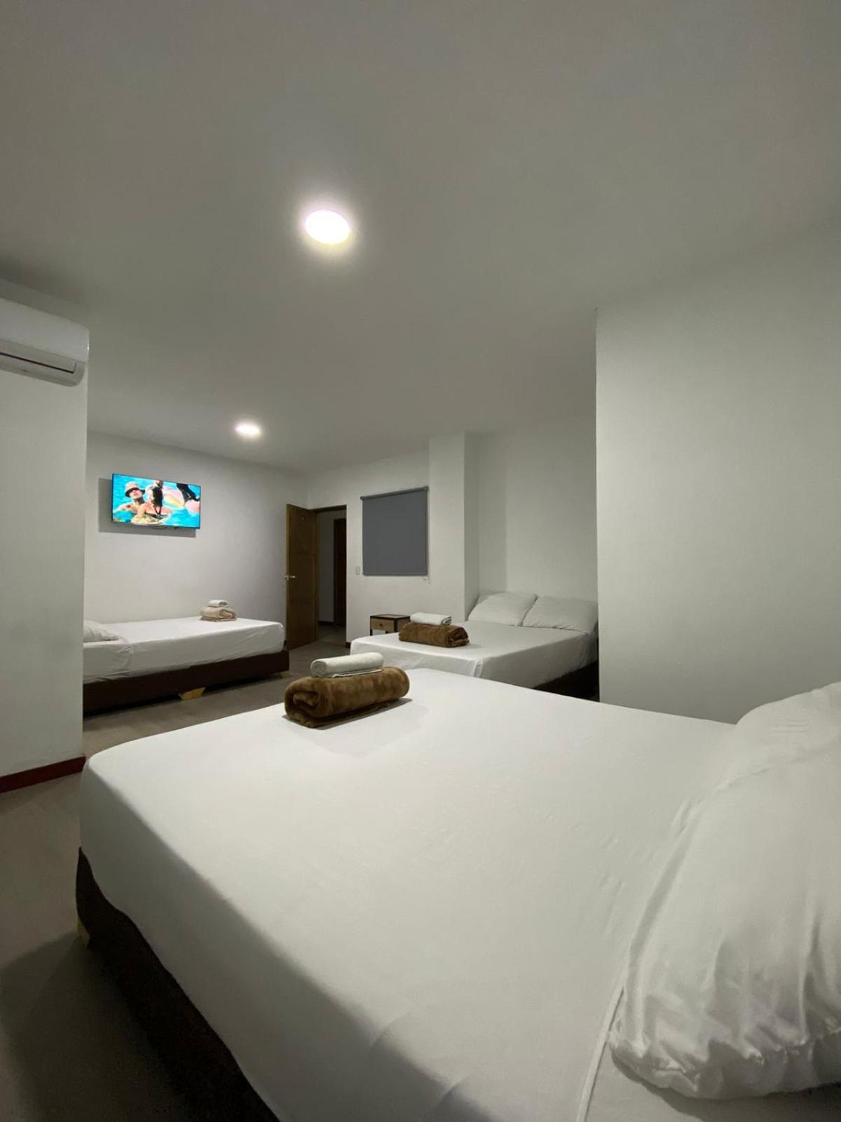 Hotel Gallery By 70 Меделин Екстериор снимка